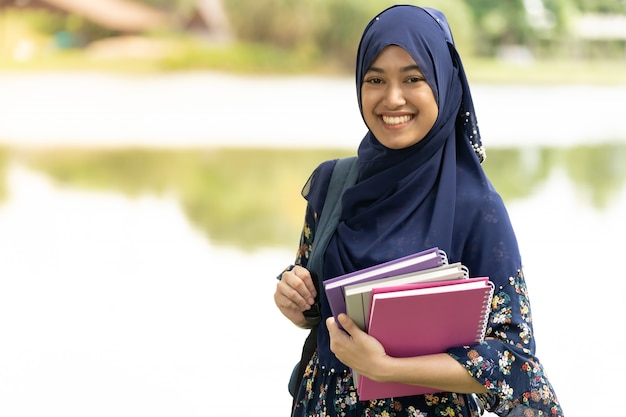 Photo muslim girl student portrait