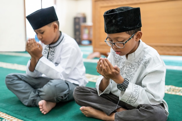 Muslim kid praying to God