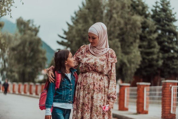 Photo a muslim mother returns from school with her daughter selective focus high quality photo