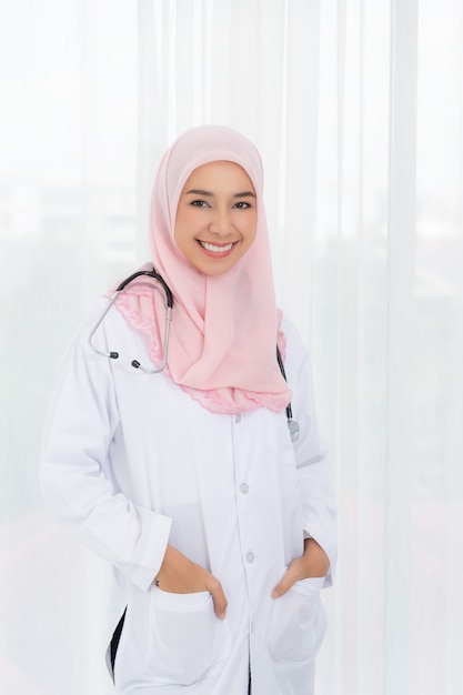 Muslimah dokter vrouw.