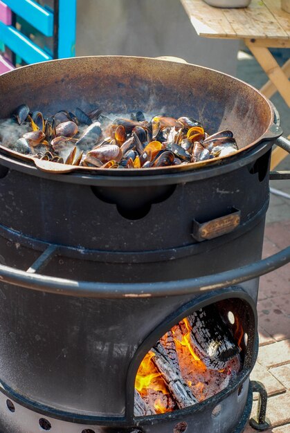 Mussels are fried on a brazier