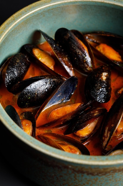 Photo mussels soup with tomato sauce