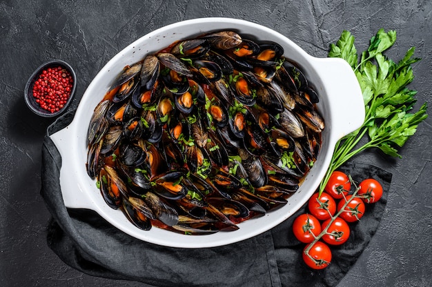 Mussels in tomato sauce with parsley and herbes in Italian style