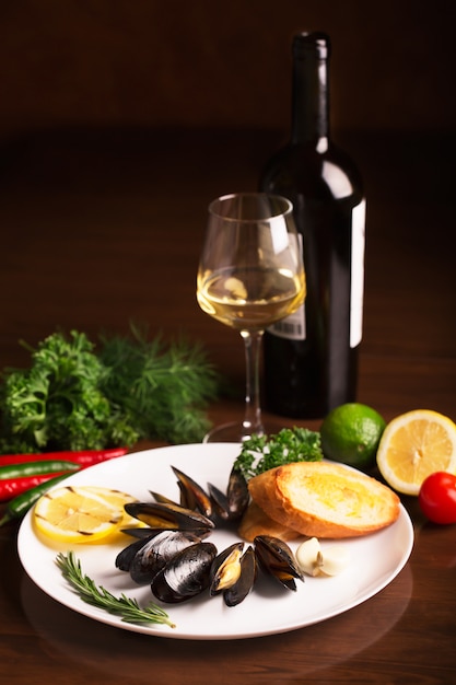 Photo mussels and wine