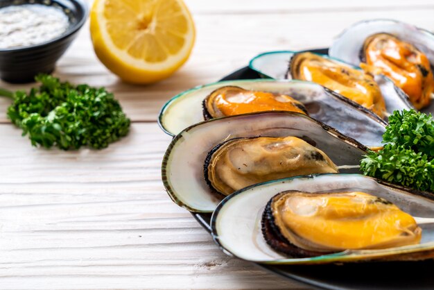 mussels with lemon and parsley