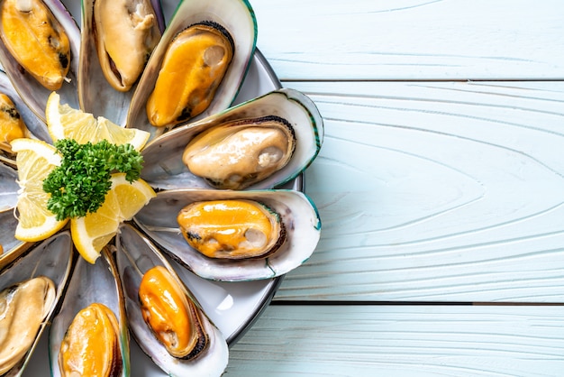 mussels with lemon and parsley