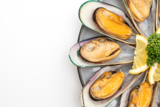 mussels with lemon and parsley