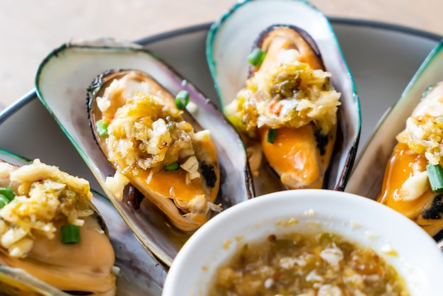 mussels with spicy seafood sauce