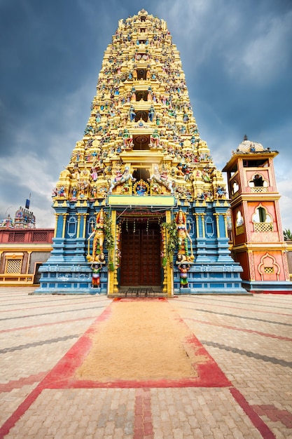 Muthumariamman Temple of Arulmigu Sri Muthumari Amman Kovil is een hindoe tempel gewijd aan Mariamman godin in Matale, Sri Lanka