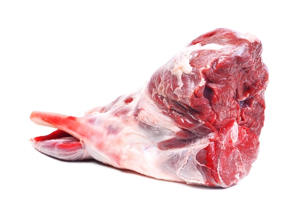 白い背景の羊肉
