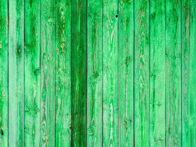 Muur van het houten huis, de textuur van het ruwe hout