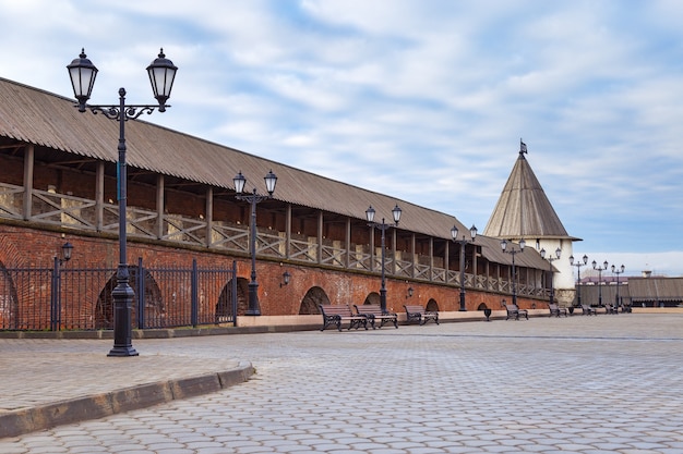 Muur van kazan het kremlin, zuidwestelijke ronde toren