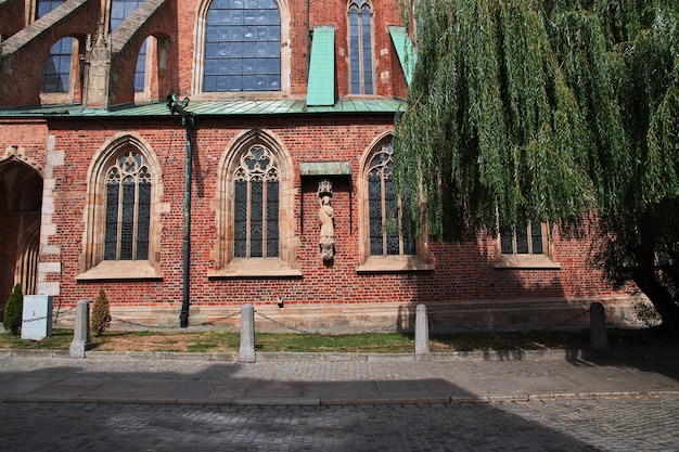 Muur van kerk in de stad Wroclaw in Polen