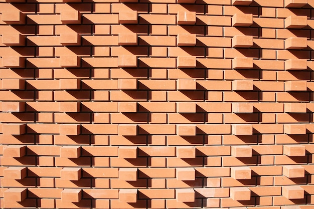 Muur van rood metselwerk met schaduwclose-up