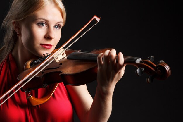 Muziekportret van jonge vrouw Vioolspel Vrouwelijk mooi model