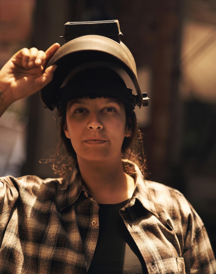 Photo my blood is made of metal portrait of a confident young woman working at a foundry