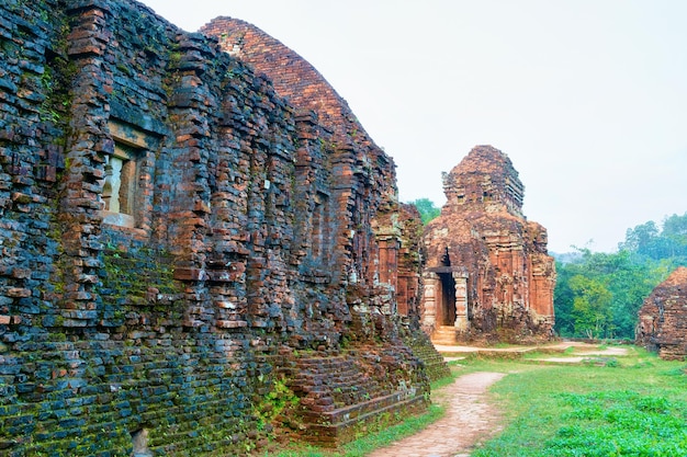 My Son Sanctuary en hindoetempels in de buurt van Hoi An, in Vietnam, Azië. Erfgoed van Champa Koninkrijk. Myson Geschiedenis en cultuur. Shiva stad ruïnes. Vietnamees museum. Hindoeïsme Beschaving op het Heilige Land.