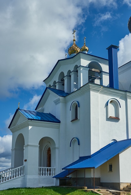 Myadzyel-resortstad in de regio minsk van wit-rusland.holy trinity church