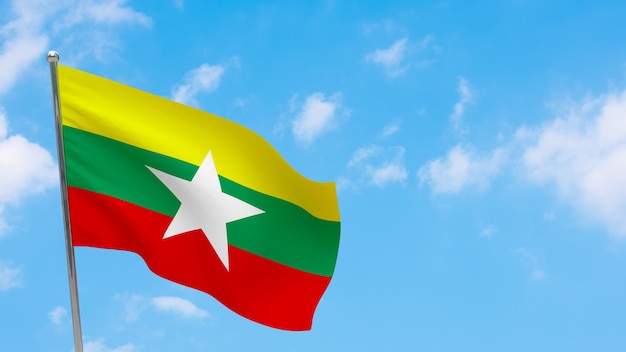 Флаг Мьянмы на шесте. Голубое небо. Государственный флаг Мьянмы