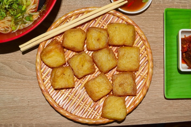 Myanmar of Birmaans straatvoedsel genaamd Fried tofu recept