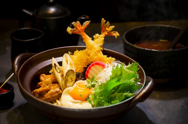 Nabeyaki udon, японская горячая лапша.