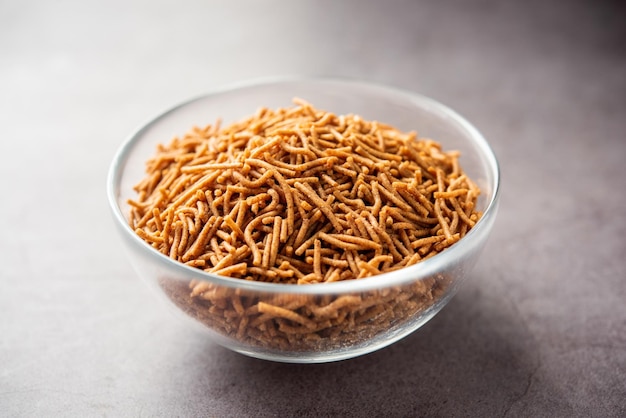 Nachni of Ragi Sev is een heerlijke knapperige noedel gemaakt van vingergierst gezond Indiaas eten