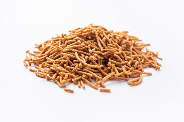 Nachni of Ragi Sev is een heerlijke knapperige noedels gemaakt van vinger millet gezonde Indiase voedsel