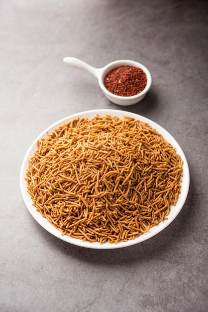 Nachni of Ragi Sev is een heerlijke knapperige noedels gemaakt van vinger millet gezonde Indiase voedsel