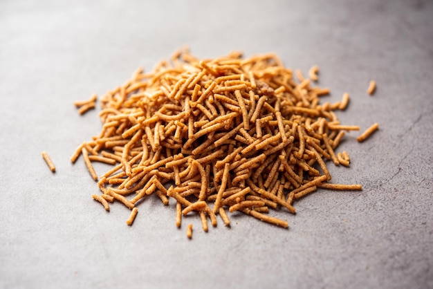 Nachni of Ragi Sev is een heerlijke knapperige noedels gemaakt van vinger millet gezonde Indiase voedsel