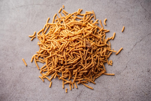 Nachni of Ragi Sev is een heerlijke knapperige noedels gemaakt van vinger millet gezonde Indiase voedsel