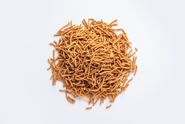 Nachni o ragi sev è un delizioso noodle croccante a base di miglio sano cibo indiano