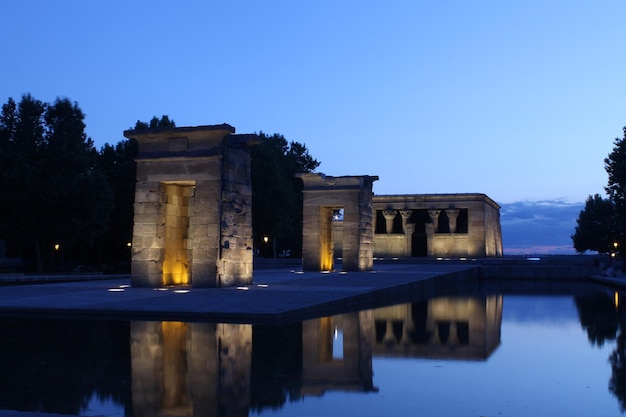 nacht debod tempel met aangepaste witbalans