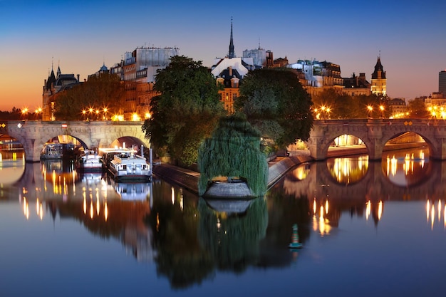 Nacht Ile de la Cite in Parijs Frankrijk