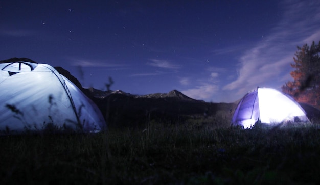 Nacht kamperen in de bergen