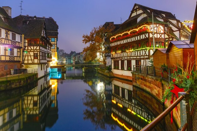 Nacht petite france in straatsburg elzas