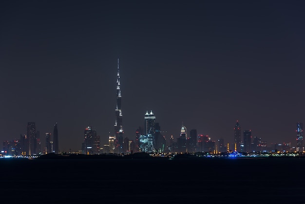 Nacht stadsgezicht van Dubai stad Verenigde Arabische Emiraten