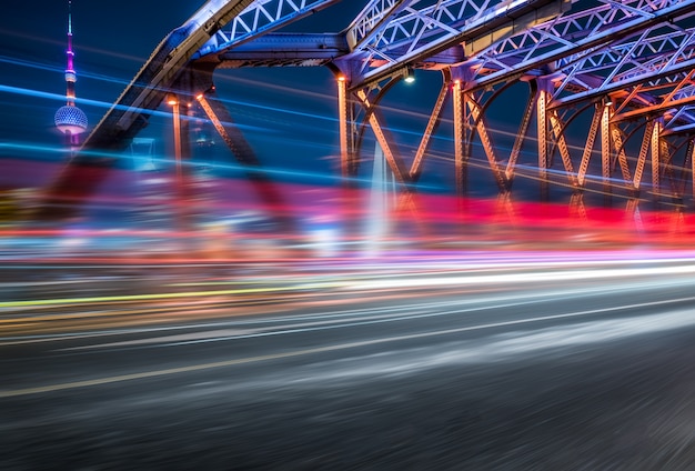 Nacht uitzicht op de Waibaidu brug