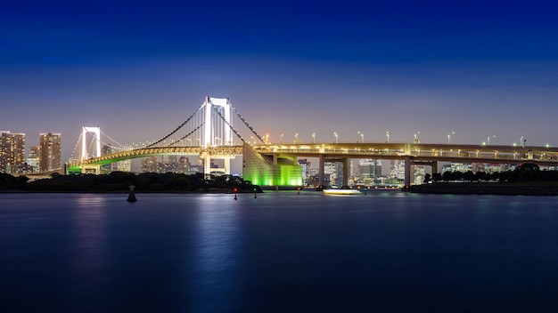 Nacht uitzicht op Rainbow Bridge