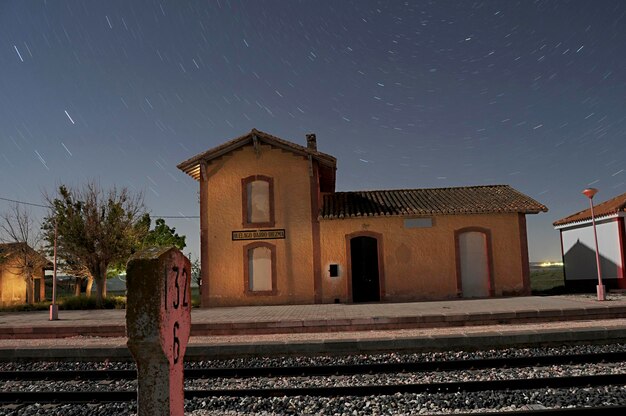 Nachtelijke fotografie op het darro treinstation granada