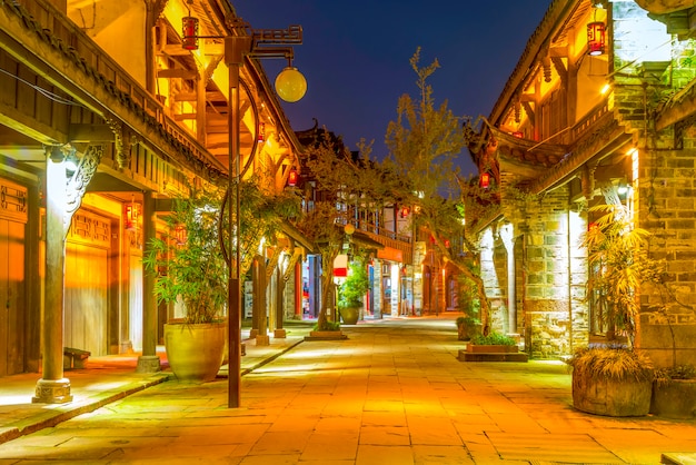 Nachtmening van de oude stad Huanglongxi in Chengdu