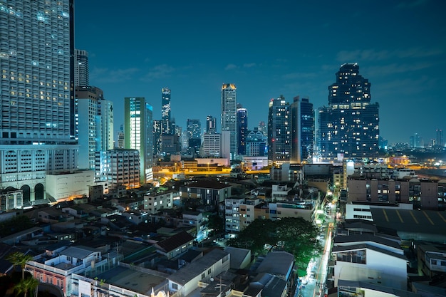 Nachtzicht op de stad Bangkok Bangkok City heeft de stad van zaken en communicatie in de nacht in Siam Bangkok Thailand