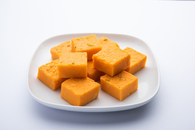 Nagpur Orange Burfee or barfi or burfi is a creamy fudge made with fresh oranges and mawa