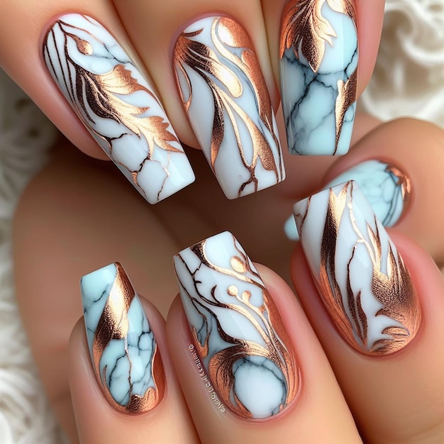 Nail art Rose Gold Veins on Marble