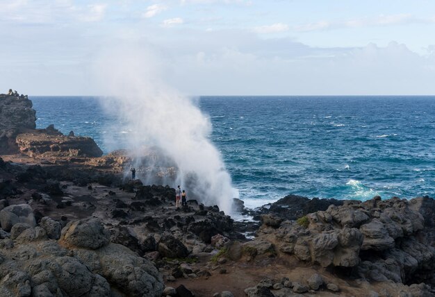 Nakalele Blowhole aan de noordkust van Maui barst uit