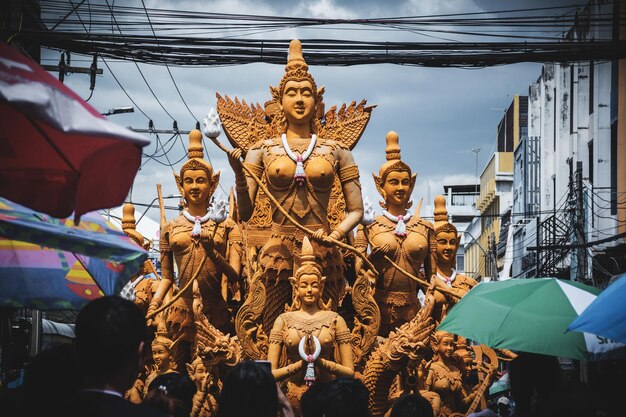 Foto nakhon ratchasima thailand parata delle candele nakhon ratchasima lent tradizione in thailand