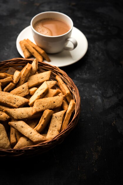 Namakpare of Salty Shakarpara, shakarpare of namkeen Shankarpali, populair diwali-voedsel of theetijdsnack uit Gujarat, India