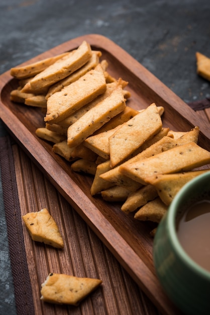 Namakpare or Salty Shakarpara, shakarpare or namkeen Shankarpali, popular diwali food or tea-time snack from Gujarat, India