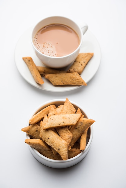 Namakpare or Salty Shakarpara, shakarpare or namkeen Shankarpali, popular diwali food or tea-time snack from Gujarat, India