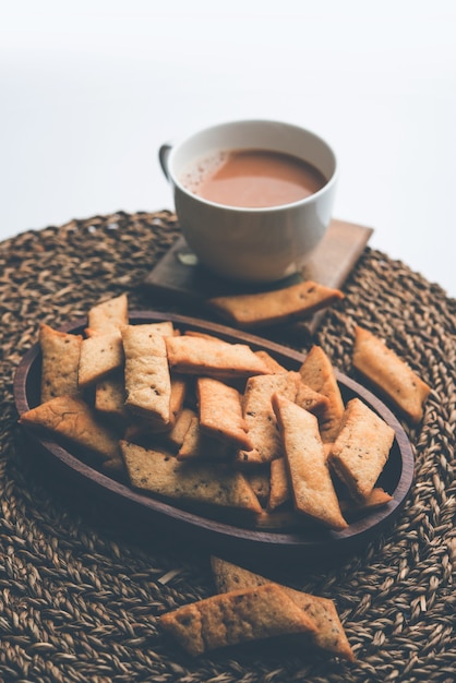 Namakpare or Salty Shakarpara, shakarpare or namkeen Shankarpali, popular diwali food or tea-time snack from Gujarat, India