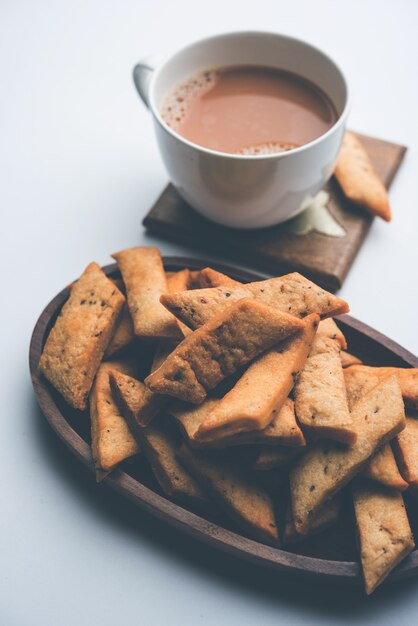 Namakpare or Salty Shakarpara, shakarpare or namkeen Shankarpali, popular diwali food or tea-time snack from Gujarat, India